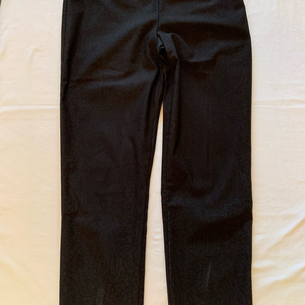 S.C. & Co. - Excellent condition - black floral comfortably stretchy pants